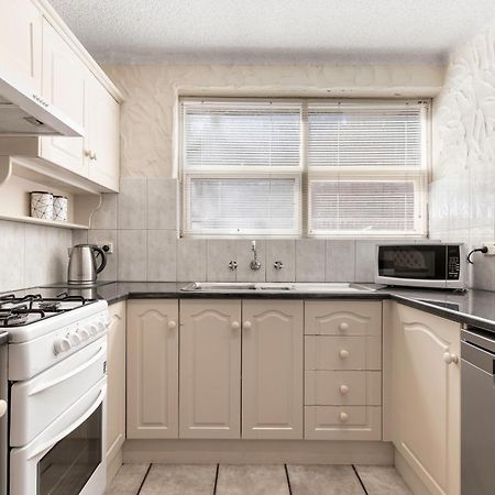 Bayswaterfront Apartments Аделейд Екстериор снимка
