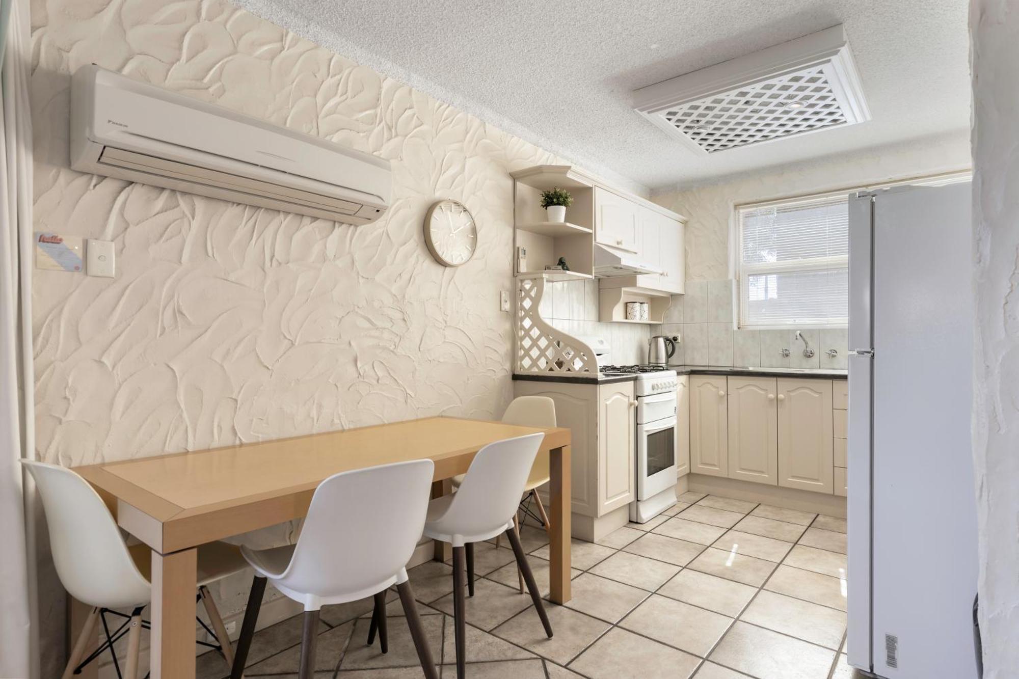 Bayswaterfront Apartments Аделейд Стая снимка