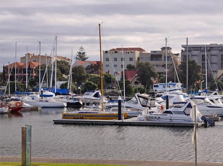 Bayswaterfront Apartments Аделейд Екстериор снимка